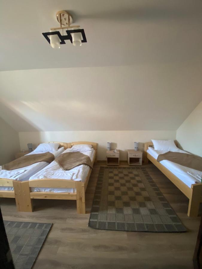 Hotel Gradics Panzio à Siculeni Extérieur photo