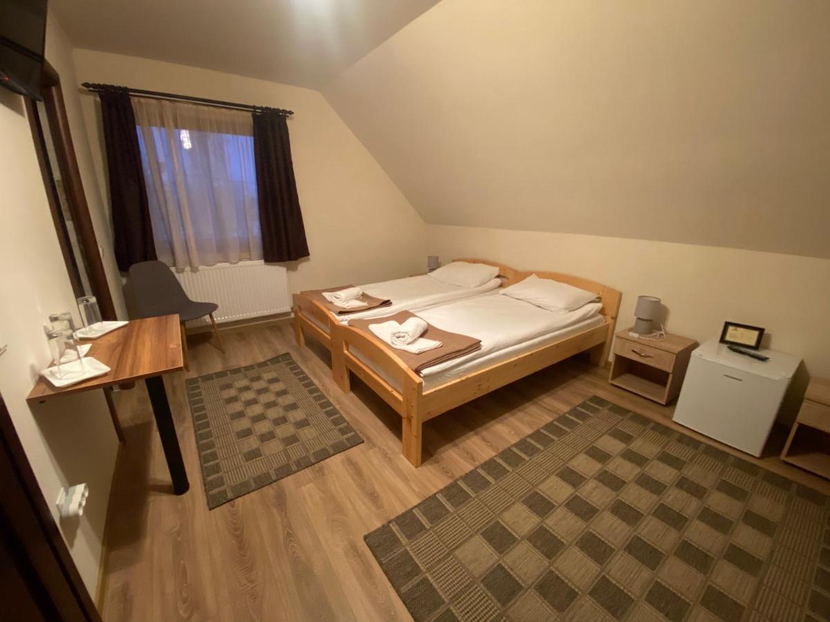 Hotel Gradics Panzio à Siculeni Extérieur photo